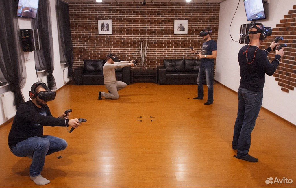 Vr club ул ленина. Клуб виртуальной реальности. Залы виртуальной реальности. Дизайн клуба виртуальной реальности. Комната виртуальной реальности.