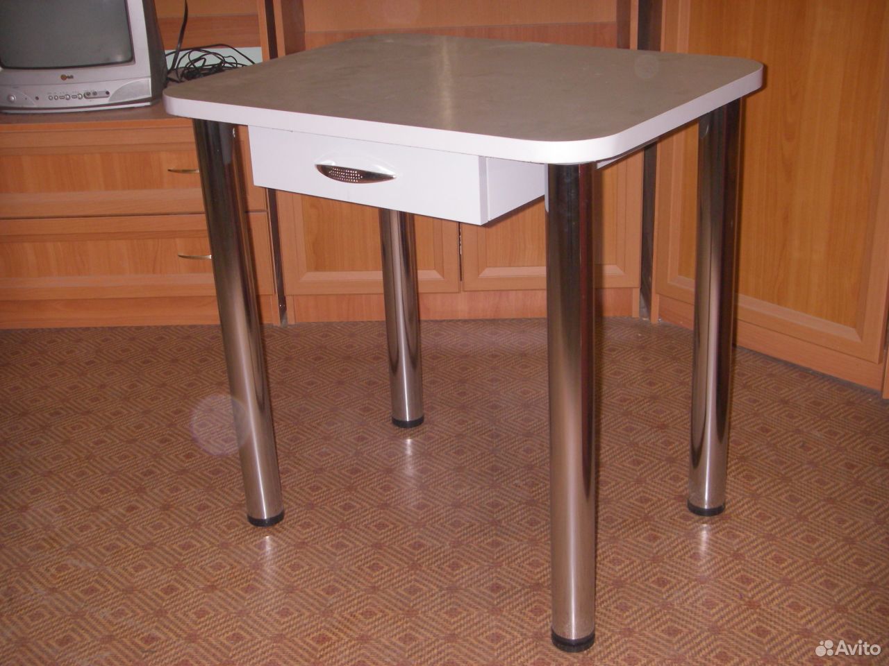 Авито ростов стол. Кухонный стол 2000. Кухонный стол с нишей. Кухонный стол Соло. Стол с ящиками кухонный 40 см.