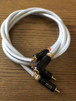 Межблочный посеребрённый кабель Van Damme LC55
