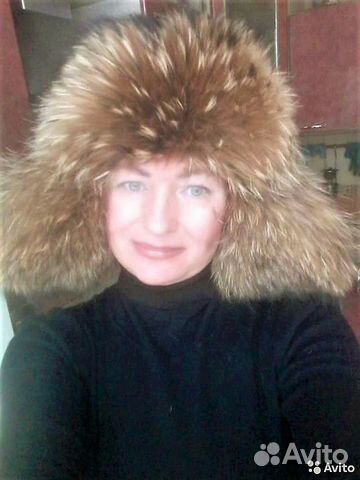 Кожаная ушанка с енотом