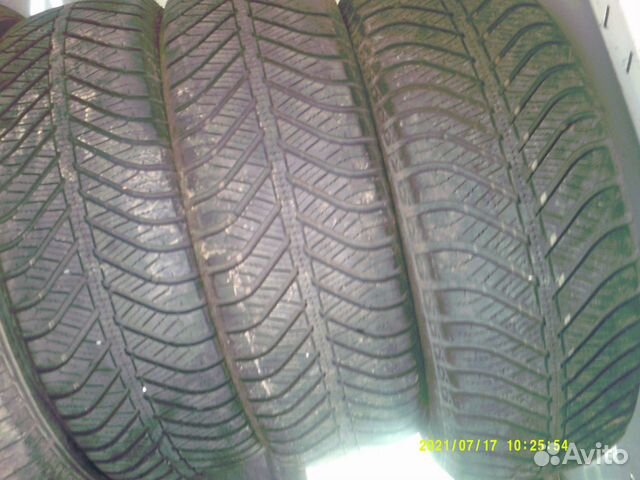 Goodyear Vector 4Seasons 215/60 R17