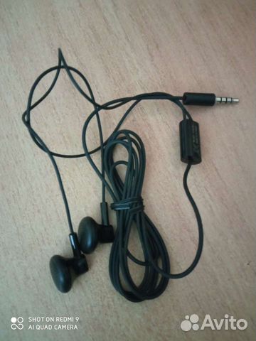 Аксессуары к телефону (наушники, азу)