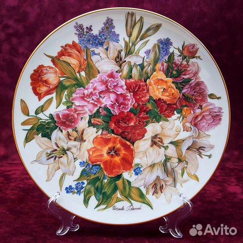 Фарфоровая тарелка