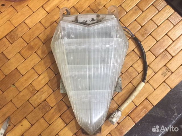 Фонарь задний r6