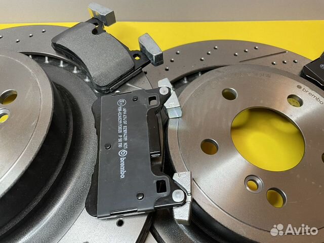 Тормозной комплект Mercedes AMG 63 задний Brembo