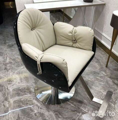 Кожанное кресло парикмахерское