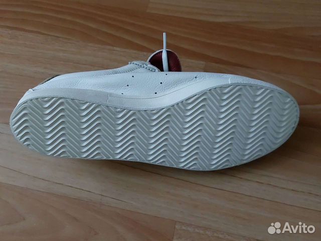 Кроссовки adidas Lacombe