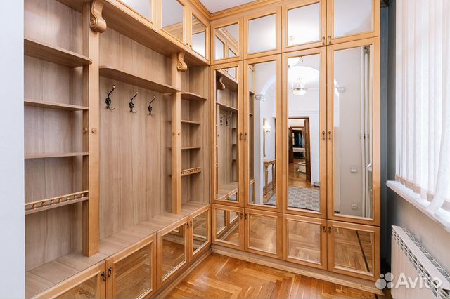

10-к. и более коттедж, 600 м²