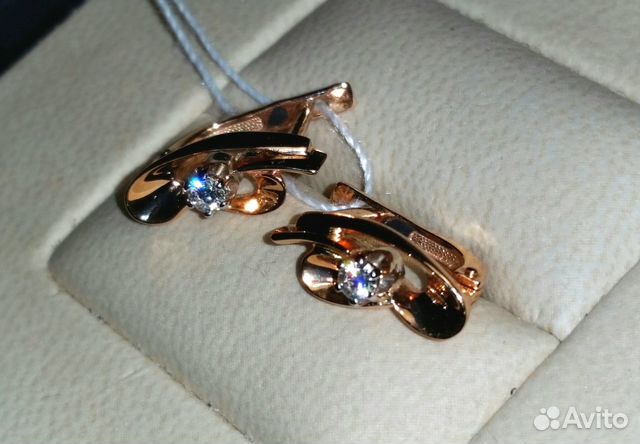 Серьги золотые с 2 бриллиантами (Россия)