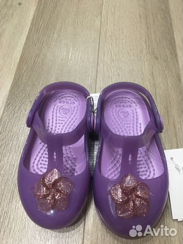 Босоножки для девочки Crocs