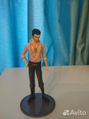 One Piece: Dracule Mihawk Bandai Figure