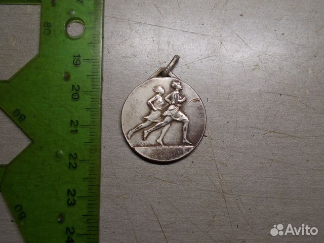 Большой кодо хмельного фестиваля. Стремительный баран хмельного фестиваля. 3. 3 5. Жетон спортивного общества "санитас".