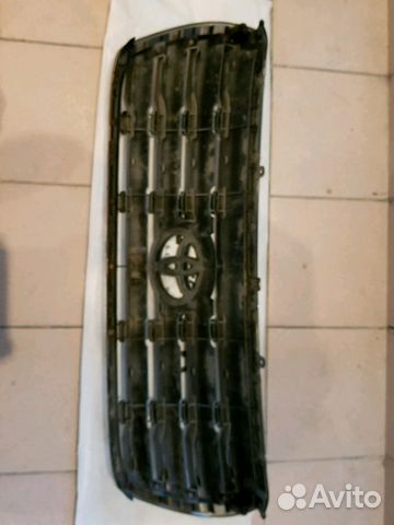 Лэнд Круизер 200, решетка радиатора с эмблемой Лэнд Круизер 200, решетка радиатора с эмблемой