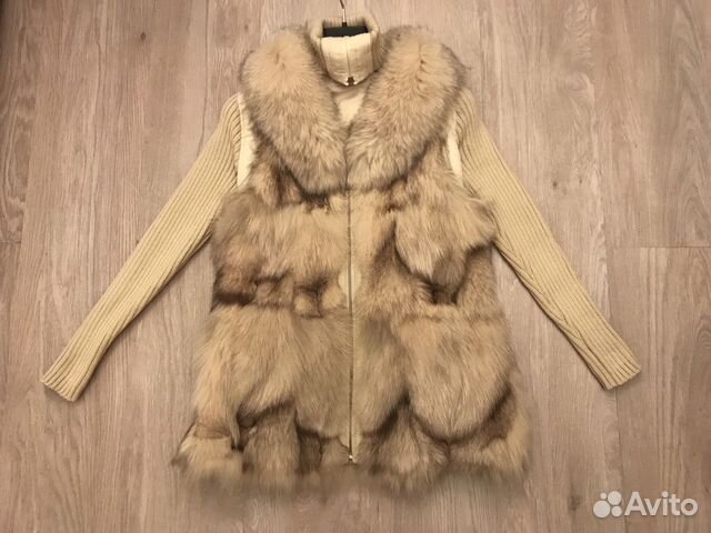 Жилет натуральный мех лисы, воротник песец