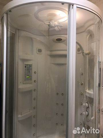 Душевая кабина Jacuzzi с гидромассажем и телефоном Душевая кабина Jacuzzi с гидромассажем и телефоном