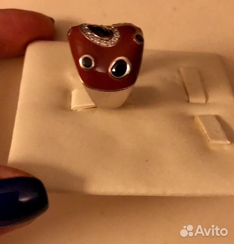 Кольцо из серебра с эмалью и цирконами Кольцо из серебра с эмалью и цирконами