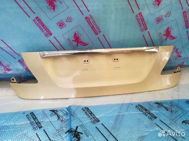 Lexus LS 460 накладка багажника 7680150040 Lexus LS 460 накладка багажника 7680150040