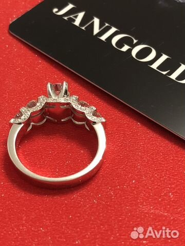 Золотое кольцо с бриллиантами Золотое кольцо с бриллиантами