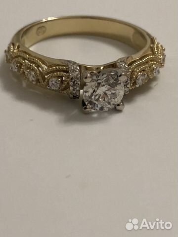 Золотое обручальное кольцо с бриллиантом Золотое обручальное кольцо с бриллиантом