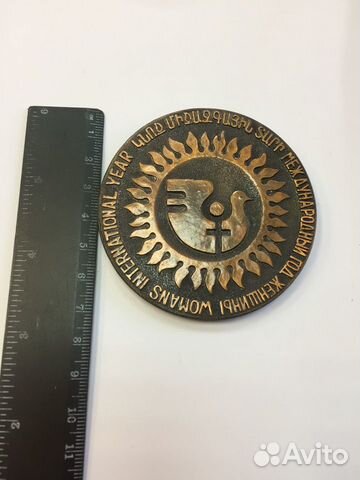Настольная медаль к 75 летию года женщины