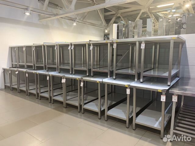 Металлический стол Металлический стол