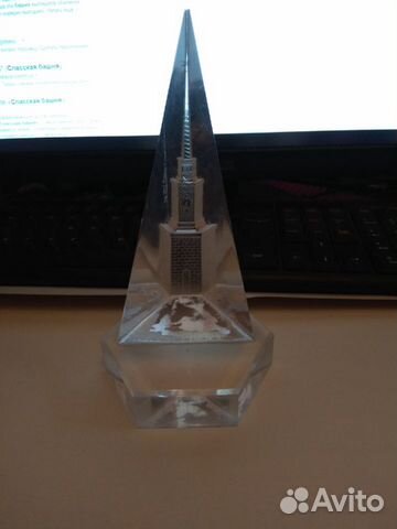 Сувенир Спасская башня из оргстекла (СССР) Сувенир Спасская башня из оргстекла (СССР)