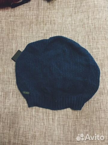 Шапка Guess (новая, с бирками, изумрудный цвет)