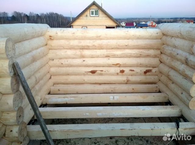 Сруб бани из строганного бревна диаметром 260 мм Сруб бани из строганного бревна диаметром 260 мм
