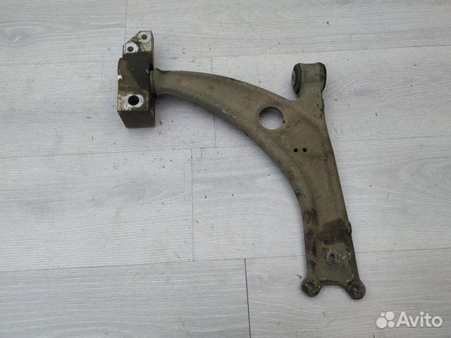 Рычаг передний правый 3C0407151E VW Passat (B6) 20 Рычаг передний правый 3C0407151E VW Passat (B6) 20