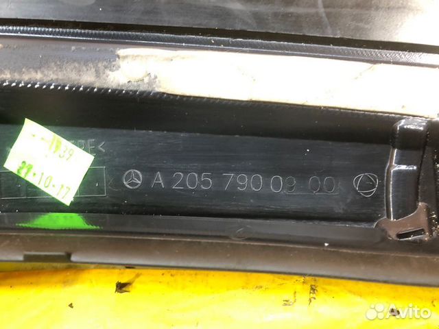 Накладка крышки багажника задняя левая Mercedes Накладка крышки багажника задняя левая Mercedes
