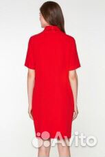 Платье с V- образным вырезом и горловиной-чокер