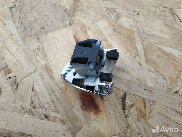Уголок ручки правой двери Mercedes W221 S 221 Уголок ручки правой двери Mercedes W221 S 221