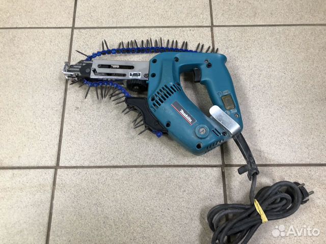 Магазинный шуруповерт Makita 6830