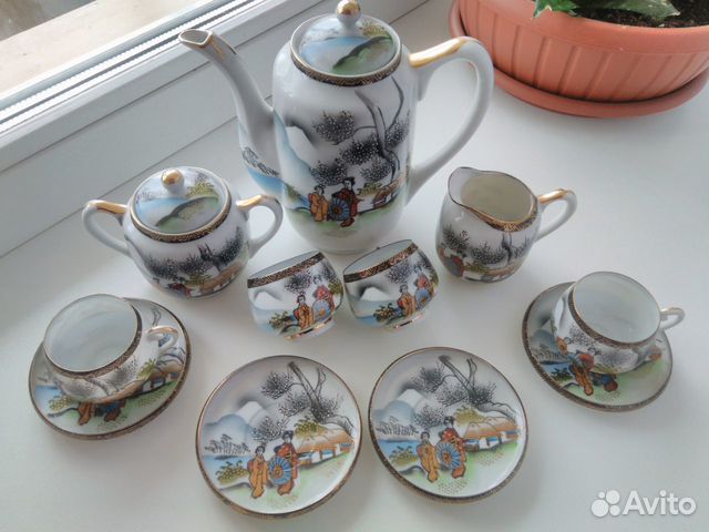 Японский фарфоровый кофейный сервиз на 4 персоны Японский фарфоровый кофейный сервиз на 4 персоны