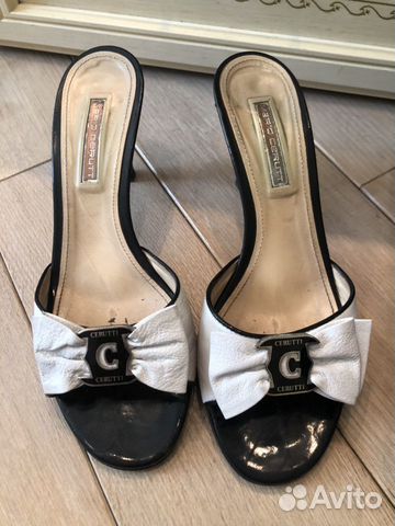 Босоножки на каблуках