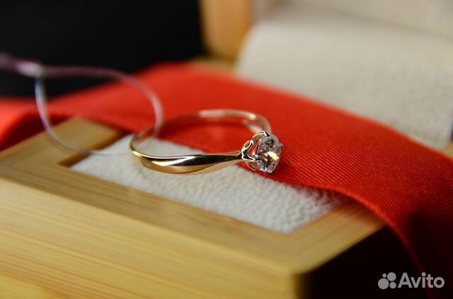 Золотое кольцо с Swarovski. Новое Золотое кольцо с Swarovski. Новое