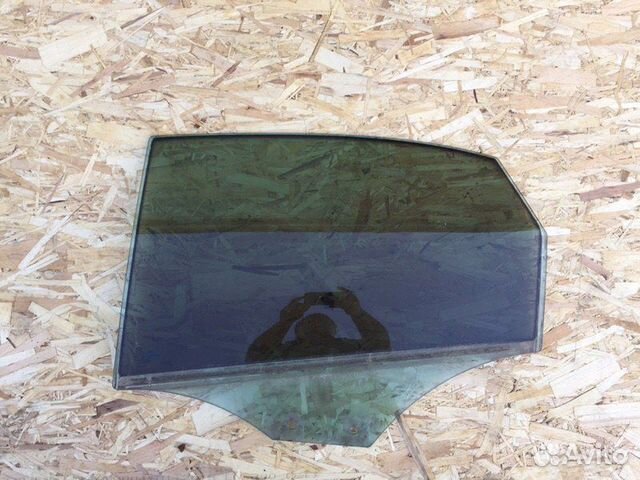 Стекло двери заднее левое Audi A4 2.0 tfsi