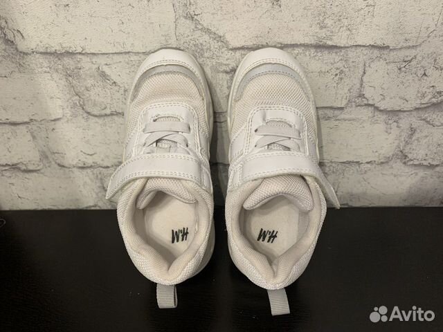 Кроссовки HM