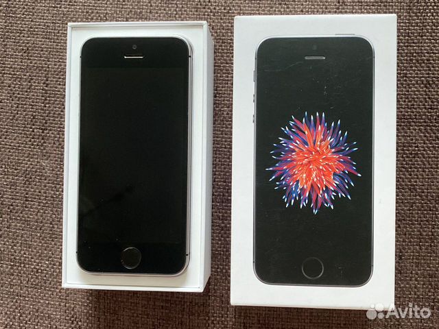 Телефон iPhone SE 64 GB