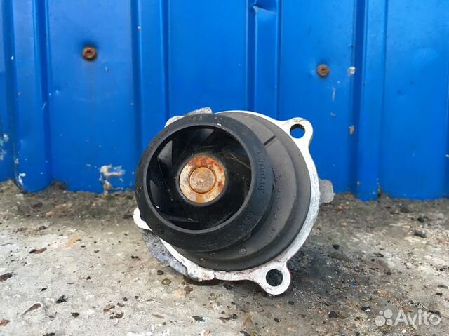 Помпа водяная Volkswagen Golf 5 1.6 2009