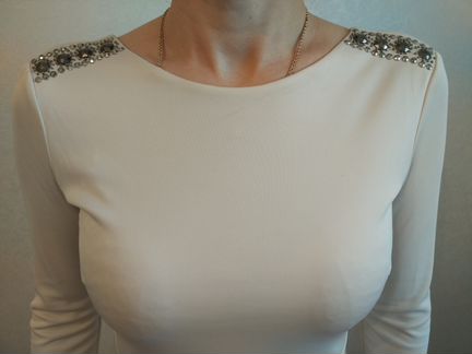 Женское платье бежевое