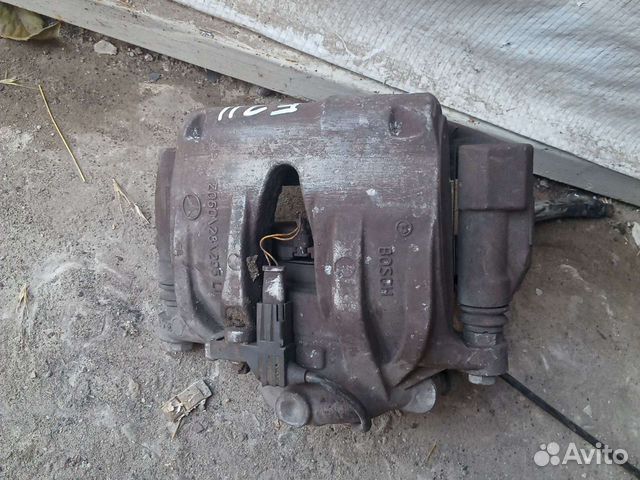 Суппорт передний левый Mersedes W211 E Class