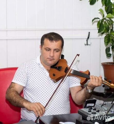 Скрипач на Праздники)