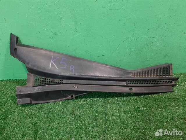 Решетка стеклоочистителей правая Mitsubishi Lance