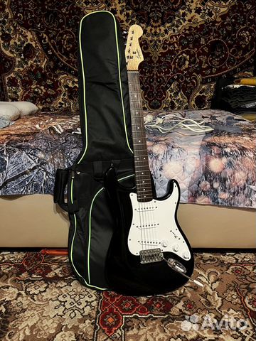 Электрогитара Fender Squier Bullet Strat с тремоло