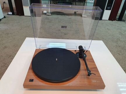 Music Hall mmf2.3 SE walnut