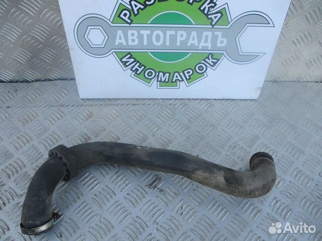 Патрубок радиатора нижний Mercedes W123 M102