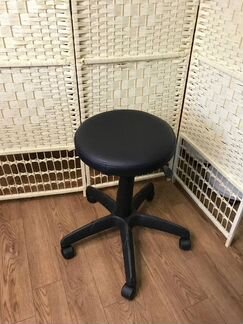 Стул на колесах табурет без спинки черный