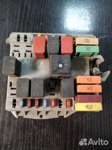 Блок предохранителей подкапотный Fiat Albea 2008