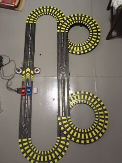 Гоночный трек с машинками на управлении